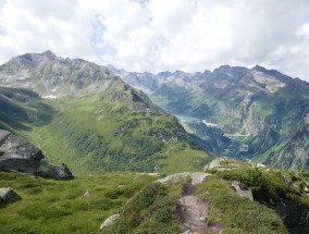 元阳旅游，探秘梯田之美，领略多彩文化 元阳旅游