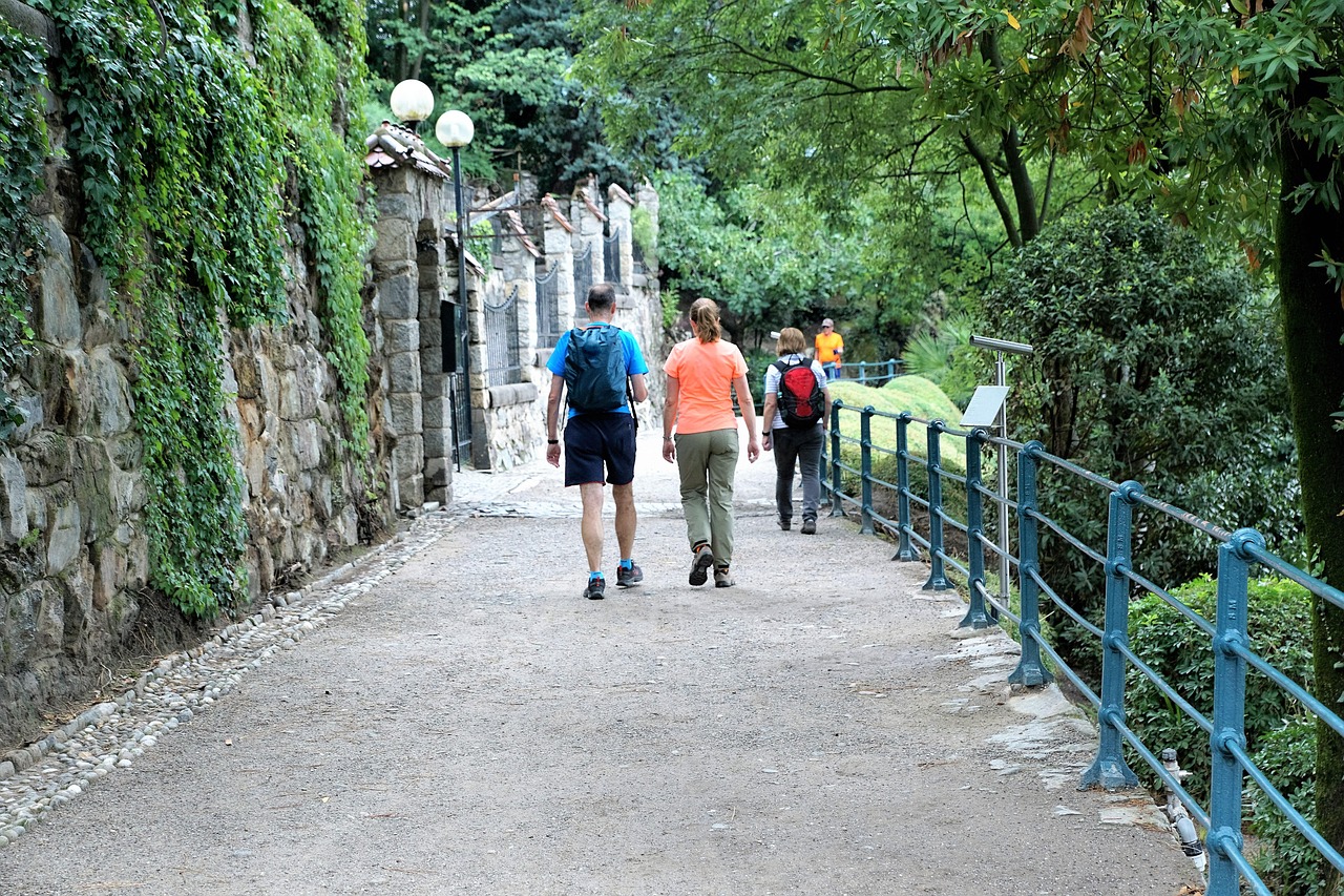 张家界旅游玻璃桥，穿越峡谷的透明奇迹 张家界旅游玻璃桥